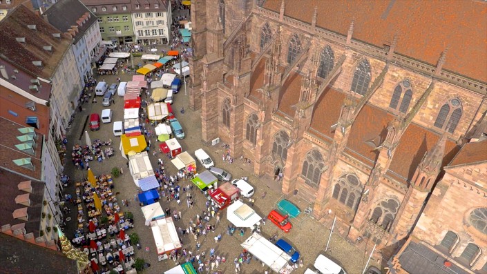 Im Bauch von Freiburg | Dokumentarfilm über den Münstermarkt in Freiburg im Breisgau. Luftaufnahmen.